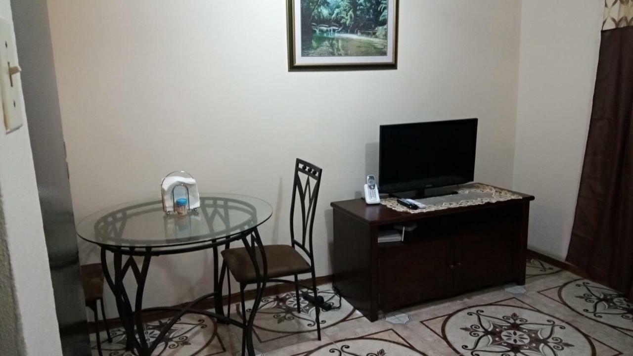 Oaklands Oasis Apartment Kingston Ngoại thất bức ảnh
